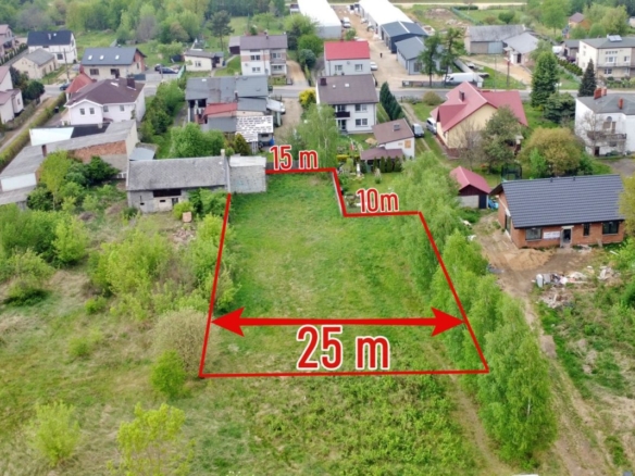 Aerial view of a red-outlined vacant lot with a 25 m base and stepped 15 m and 10 m segments in a suburban neighborhood.