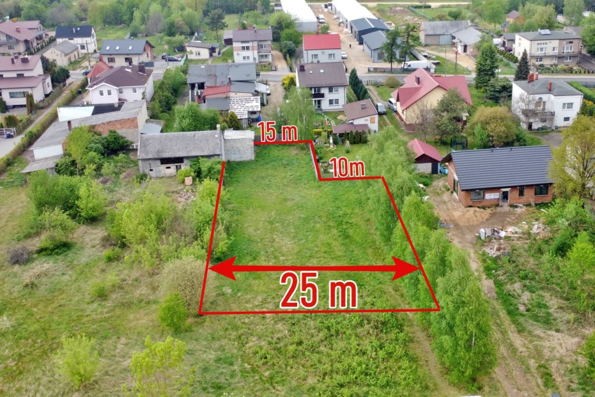 Aerial view of a red-outlined vacant lot with a 25 m base and stepped 15 m and 10 m segments in a suburban neighborhood.