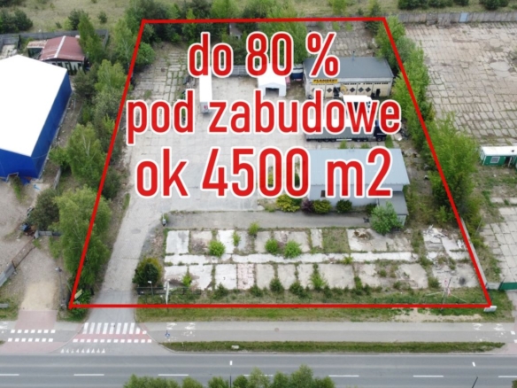 Aerial view of a vacant lot outlined in red for development with Polish sale text about up to 80% and ~4500 m2.