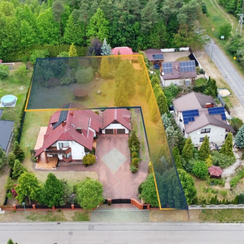 Aerial view of a suburban property with orange boundary outlining the yard and house area.