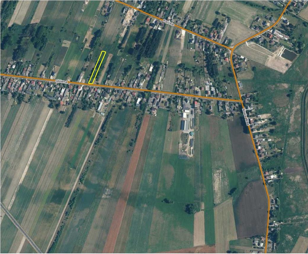 Aerial map showing a small yellow-outlined rectangular plot along Glowna Street near a village crossroads.