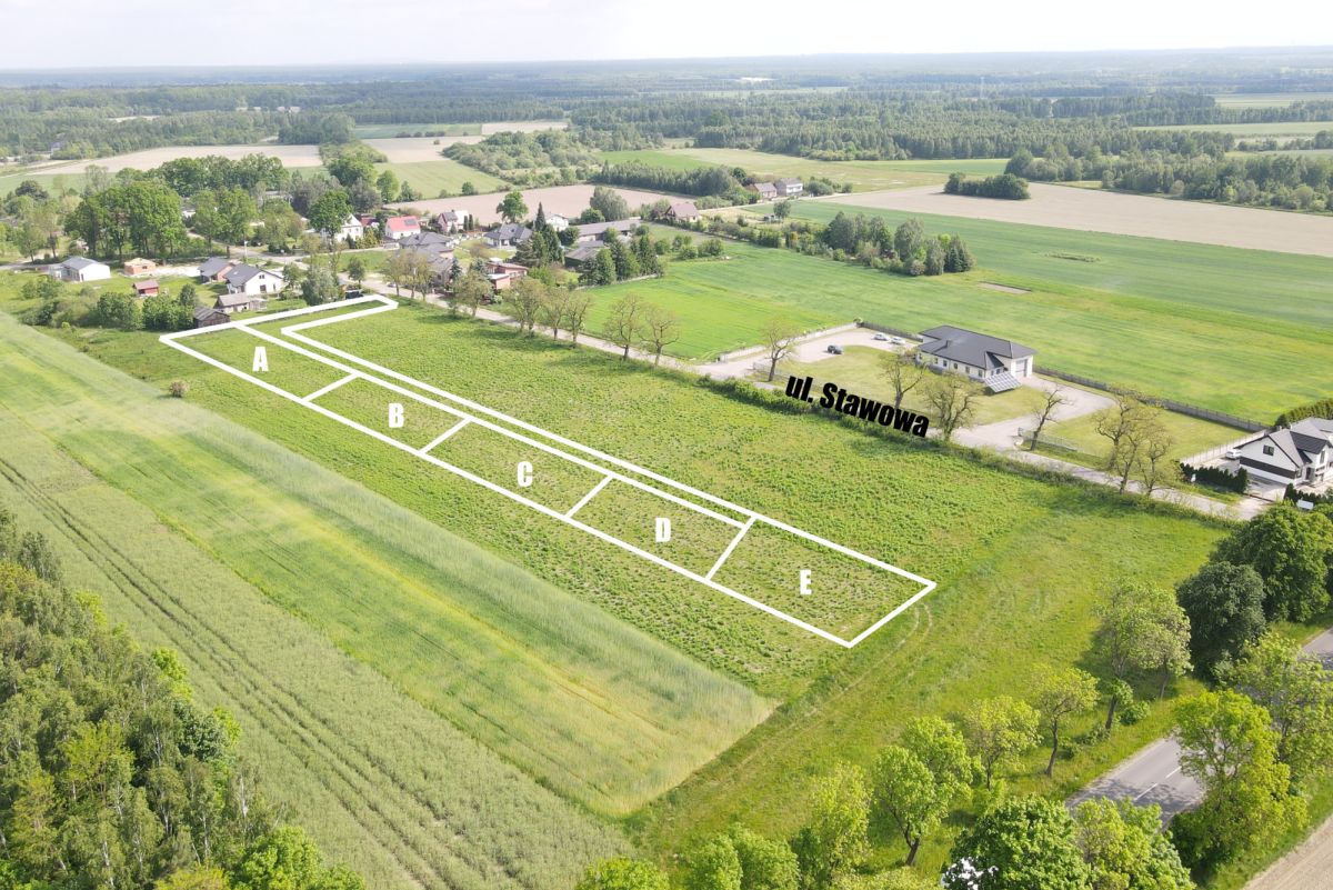 Aerial view of five rectangular plots labeled A to E outlined in white on a green field, near a street named Ul. Sławowa.