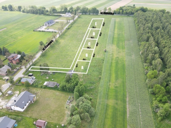 Aerial view of a rural land subdivision with five plots labeled A–E and streets ul. Stawowa (west) and ul. Gidelska (north).