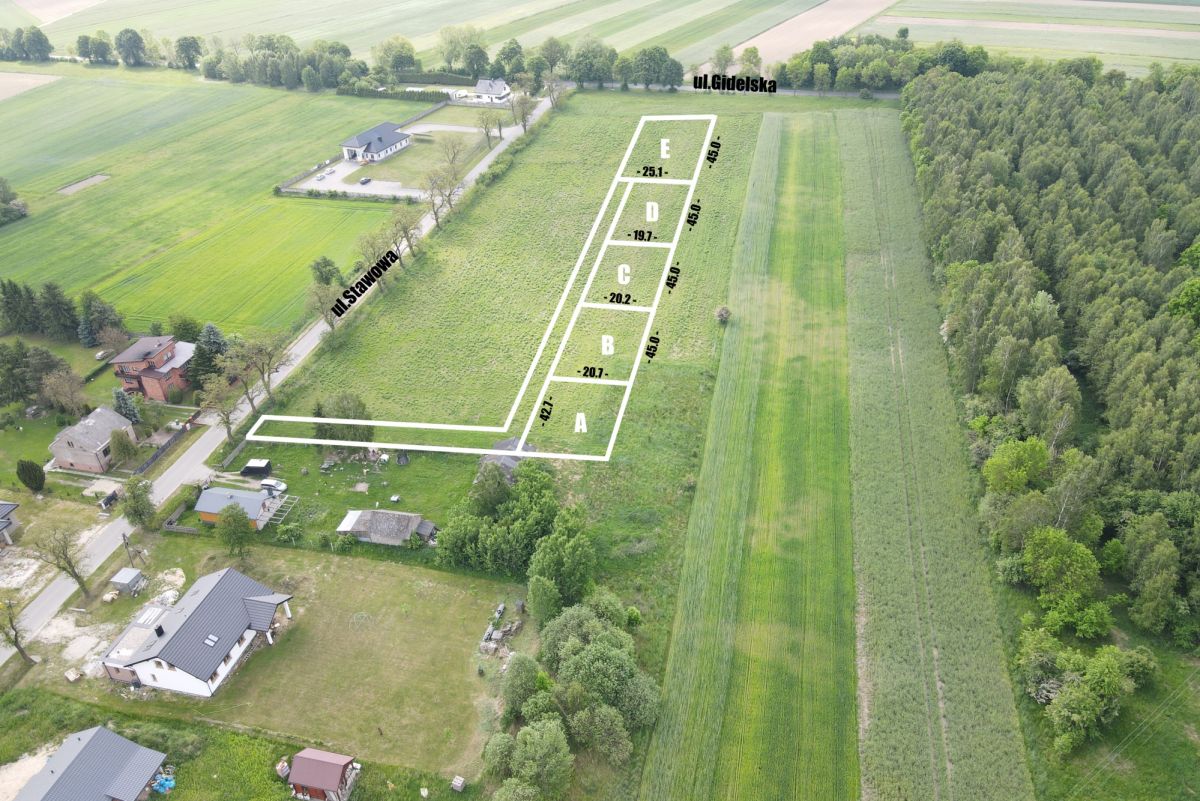 Aerial view of a rural land subdivision with five plots labeled A–E and streets ul. Stawowa (west) and ul. Gidelska (north).