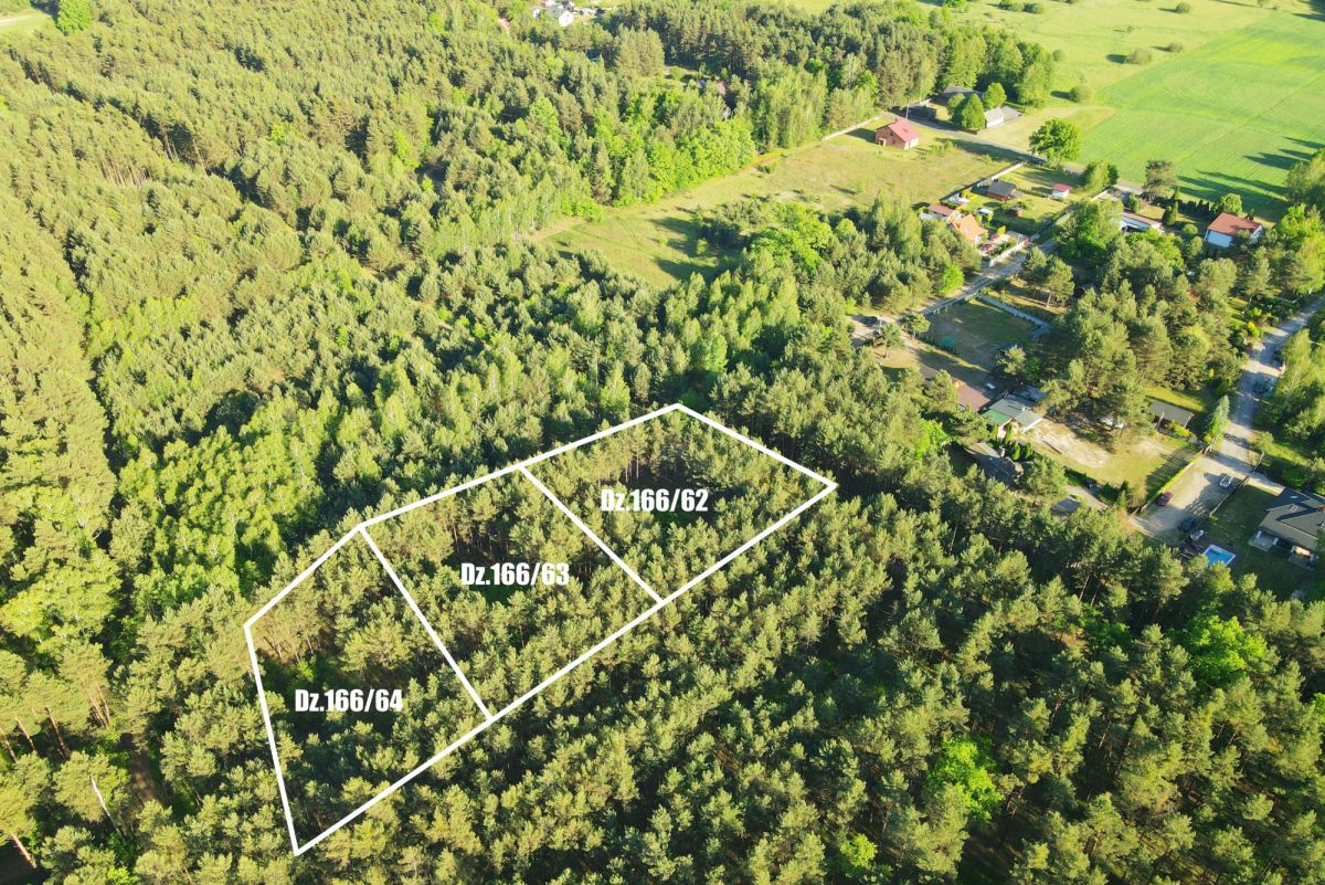 Aerial view of a forested lot with three adjacent parcels outlined in white and labeled Dz.166/64, Dz.166/63, and Dz.166/62, near a small residential area.