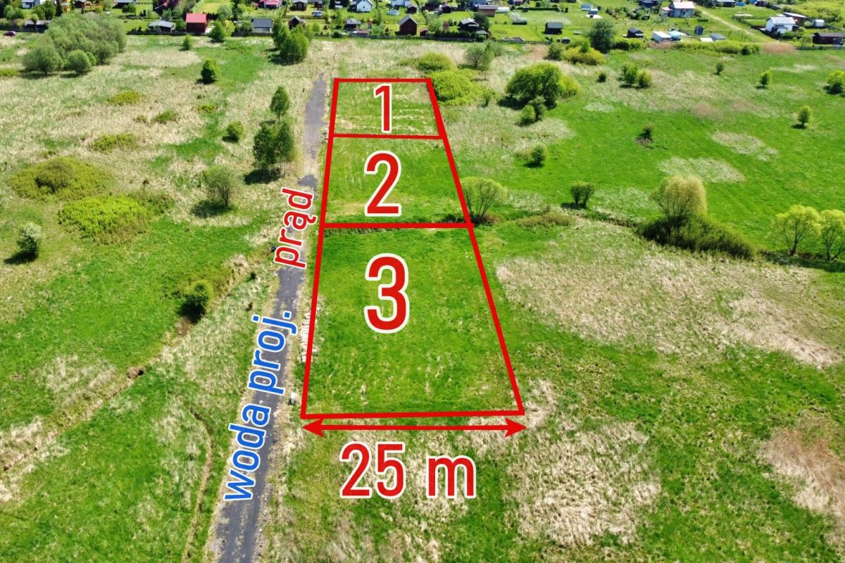 Aerial view of a red-outlined land plot divided into three parcels (1–3) with 25 m frontage along a road.